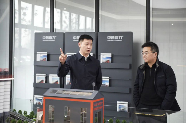 張治民董事長介紹多位一體循環(huán)建材產(chǎn)業(yè)園項目建設(shè)理念