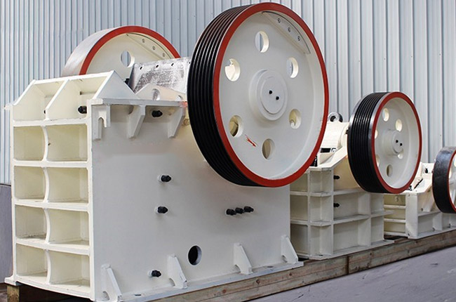PE-1600×2100鄂式碎石機(jī),1600×2100顎式破碎機(jī)