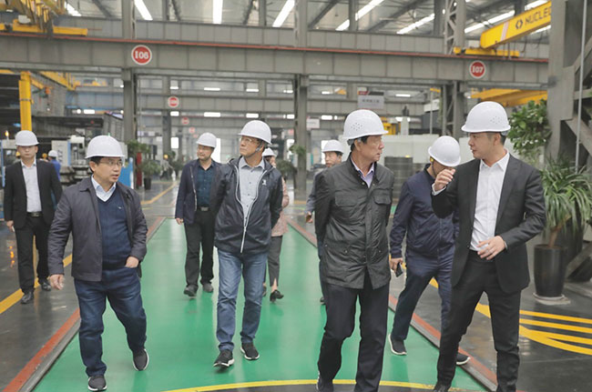 天瑞集團導(dǎo)一行蒞臨中譽鼎力參觀考察