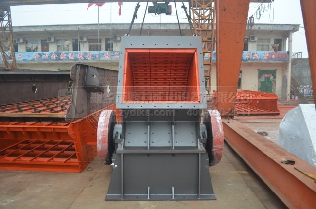 新鄉(xiāng)鼎力時產量錘式破碎機