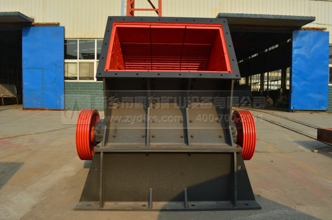 砂石料生產(chǎn)線設(shè)備之新鄉(xiāng)鼎力重型錘破機(jī)