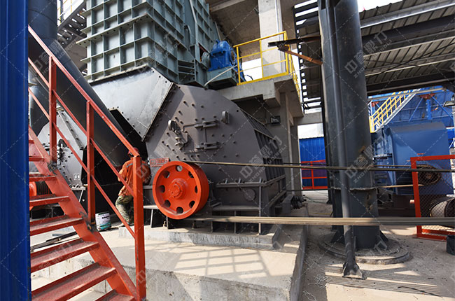 采石場(chǎng)破碎設(shè)備