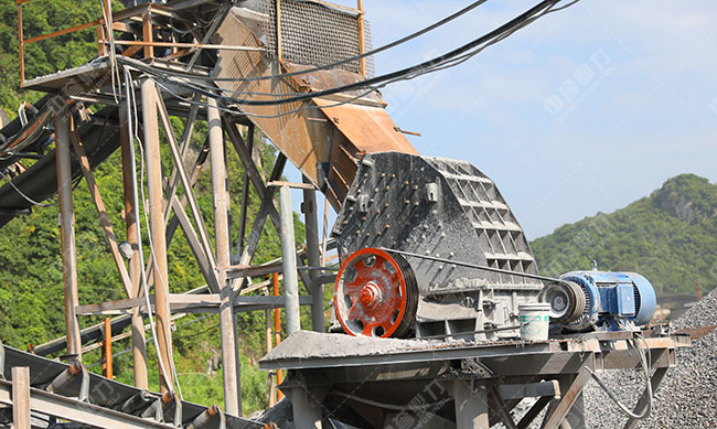 錘式打石頭機(jī)作業(yè)環(huán)境