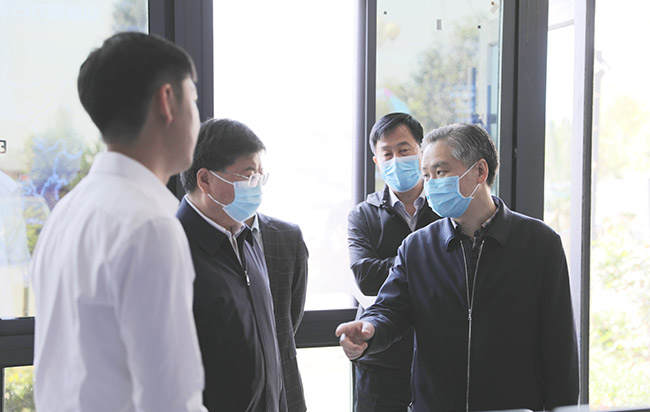 新鄉(xiāng)市副市長王占波一行參觀中譽鼎力礦山管理云數(shù)據(jù)